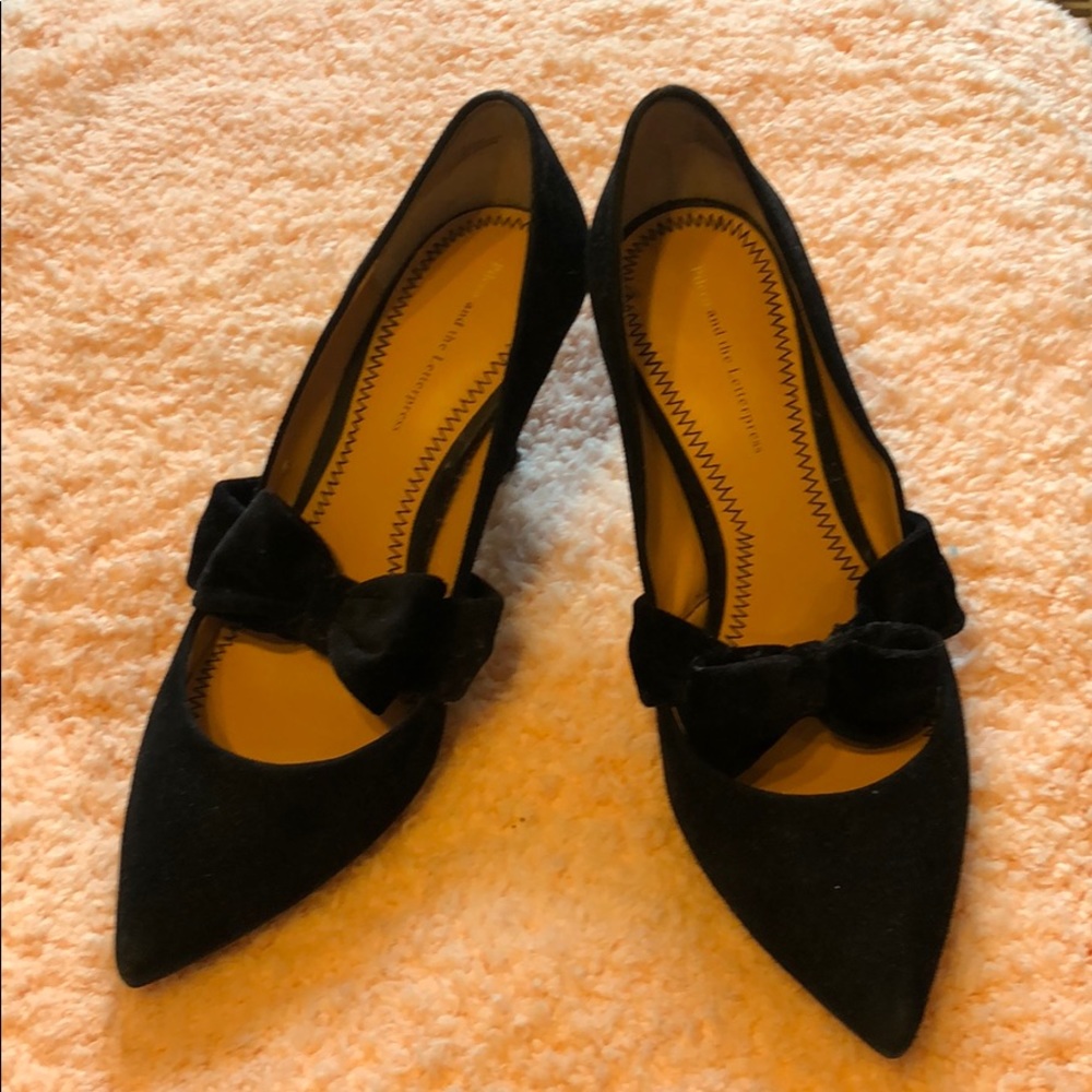 New black heals with cute ties